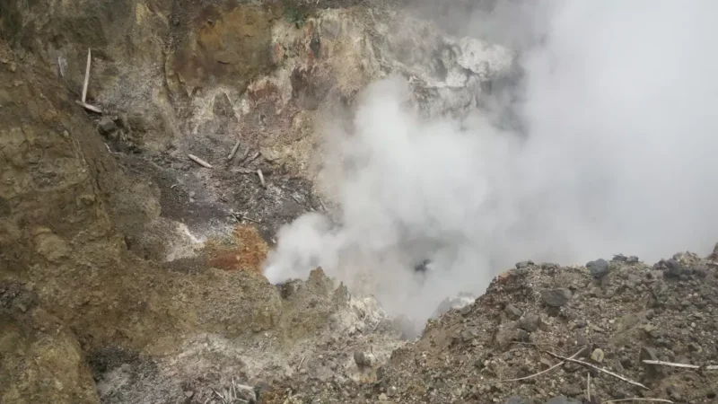 Der Gunung Colo auf Una Una – Ein Vulkan, der das Leben der Insel prägt
