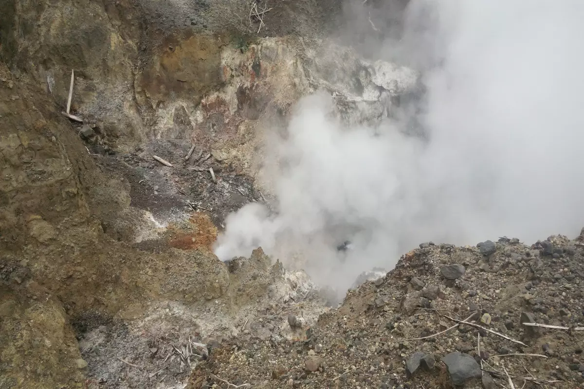 Der Gunung Colo auf Una Una – Ein Vulkan, der das Leben der Insel prägt
